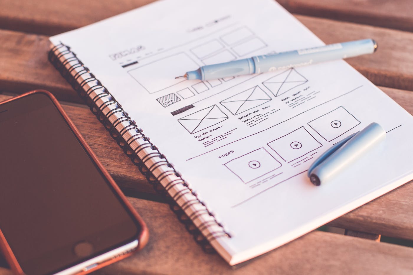 لقطة تخطيط واجهة ومراجعة mockup لمشروع رقمي
